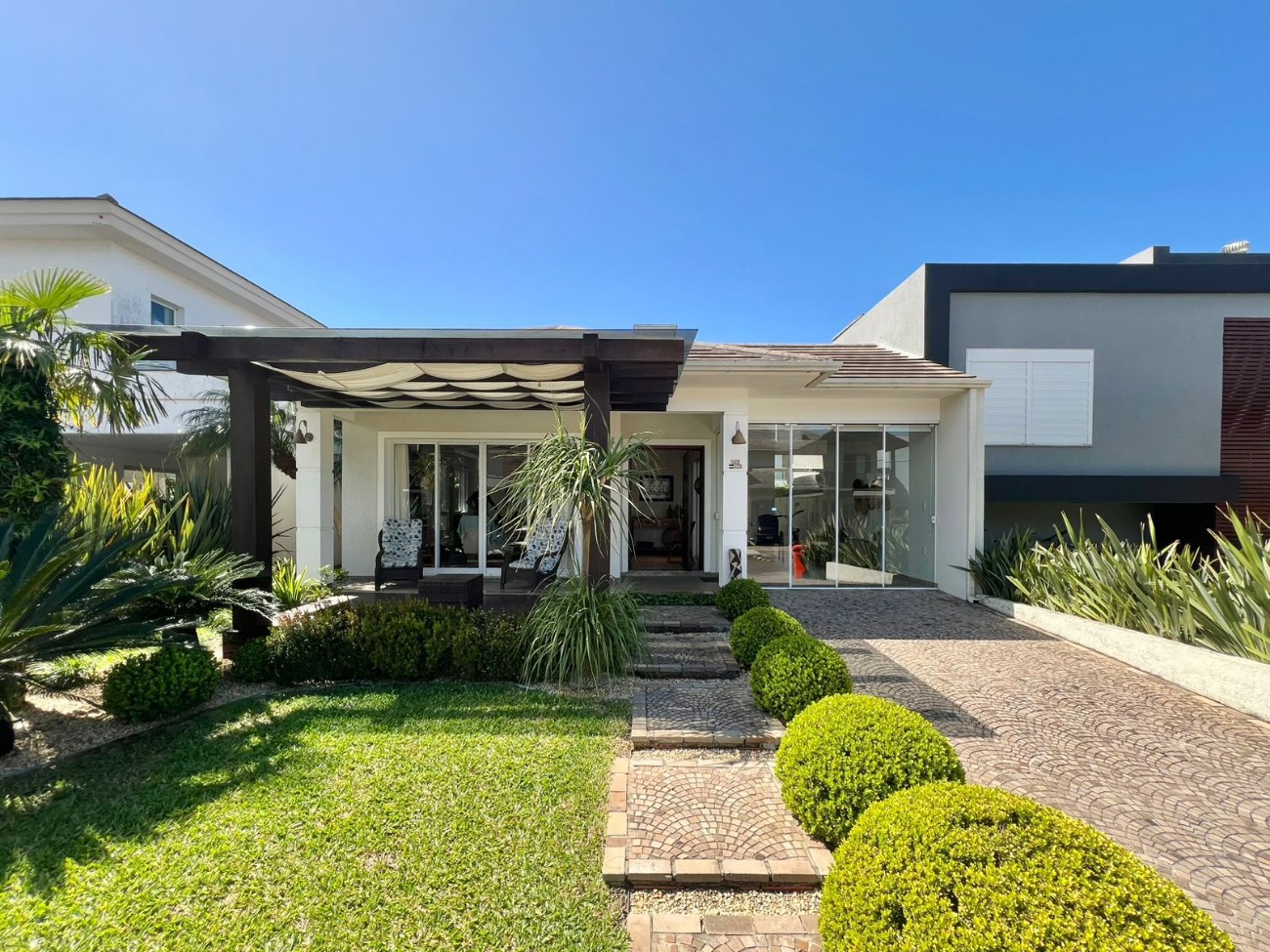 Imagem do imóvel Casa em condomínio 3 dormitórios à venda, Zona Nova em Capão Da Canoa referência 2