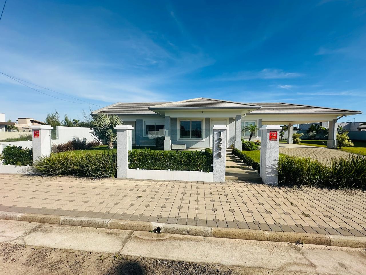 Imagem do imóvel Casa 5 dormitórios em Atlântida referência 209