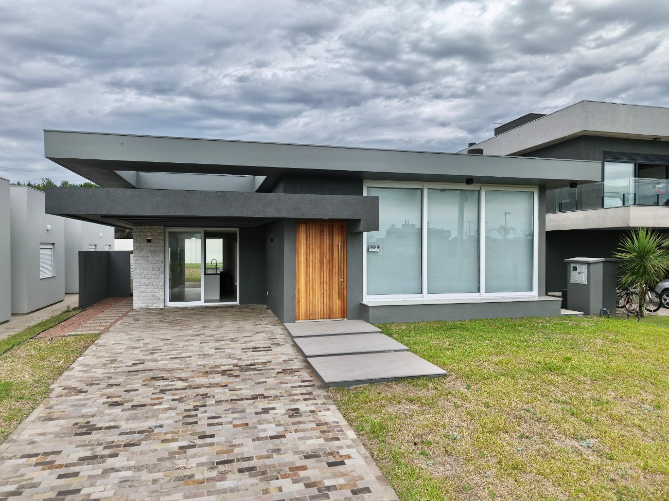 Imagem do imóvel Casa em condomínio 4 dormitórios à venda, Capão Novo em Capão Da Canoa referência 23